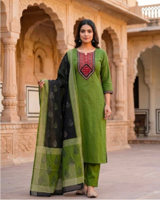 TOINSHO Women's Green & Black Printed Pure Cotton Straight Kurta with Pant and Dupatta Set
