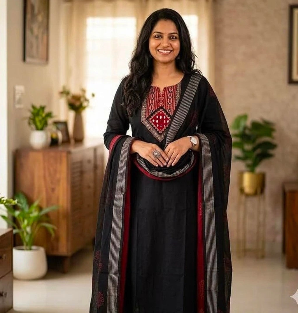TOINSHO Women's Green & Black Printed Pure Cotton Straight Kurta with Pant and Dupatta Set