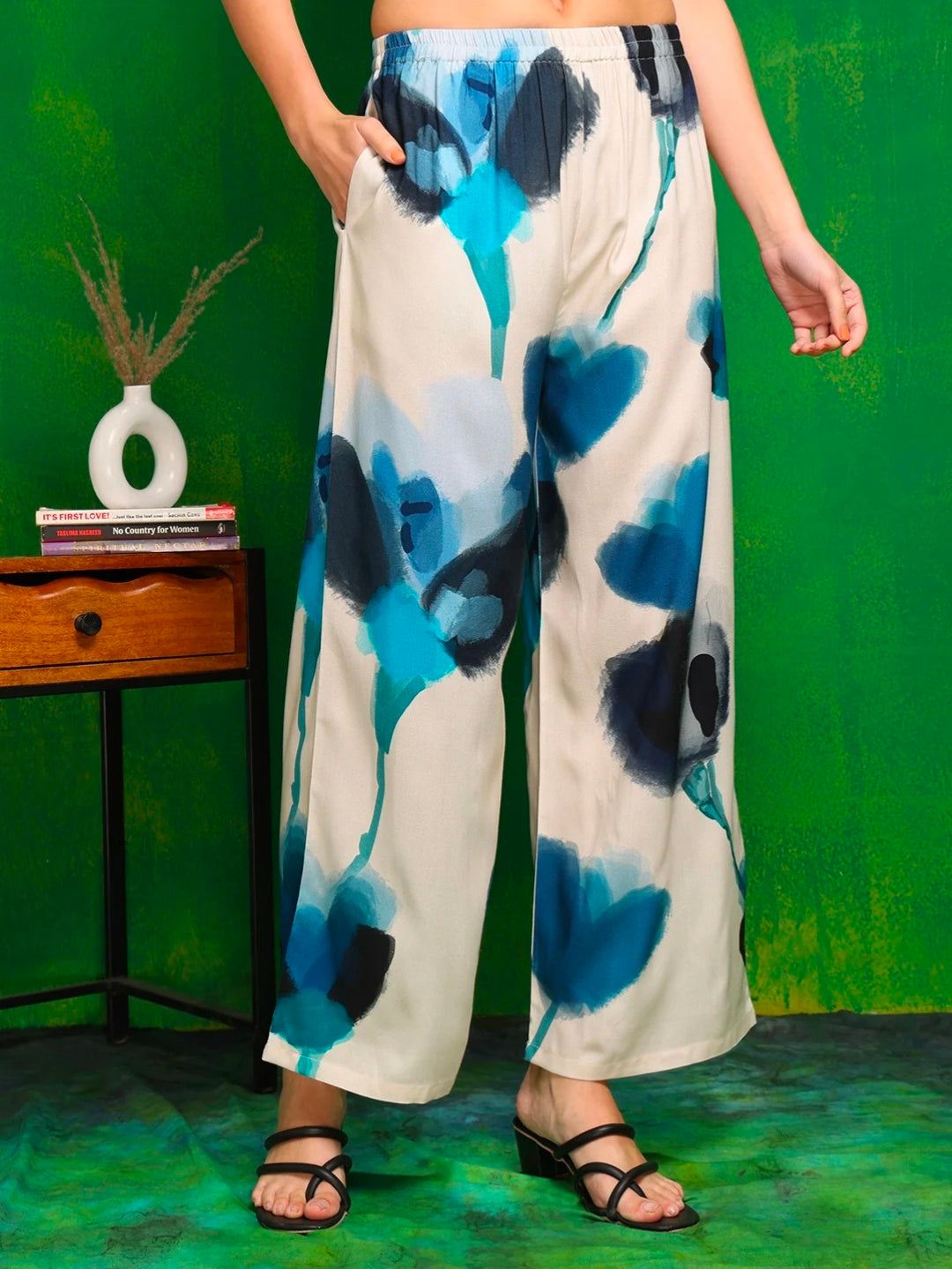 Lace Detailing Designer Neck Kurta with Palazzo Pants