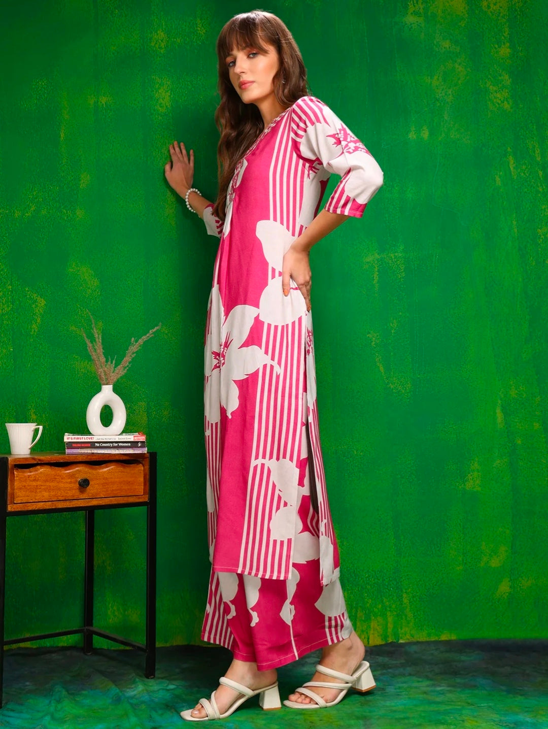 Embroidered neck kurta Set