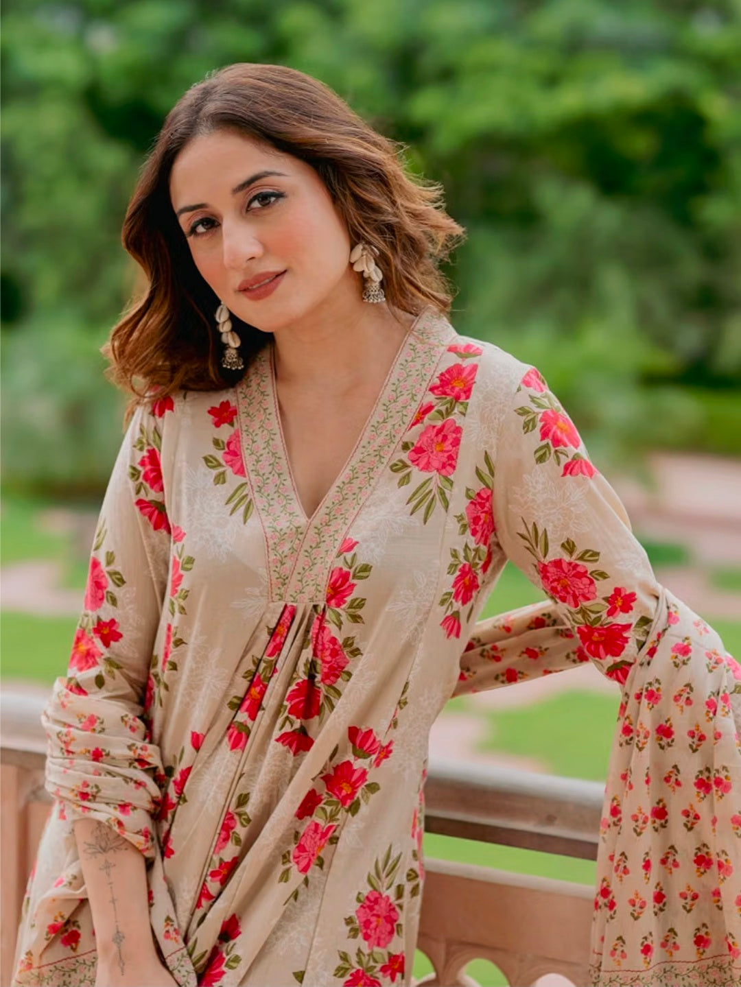 Arayna Women’s Pure Cotton Floral Printed Kurta Pant Dupatta Set | Elegant Ethnic Suit Set with Soft Floral Motifs | Straight Fit 3-Piece Set for Women